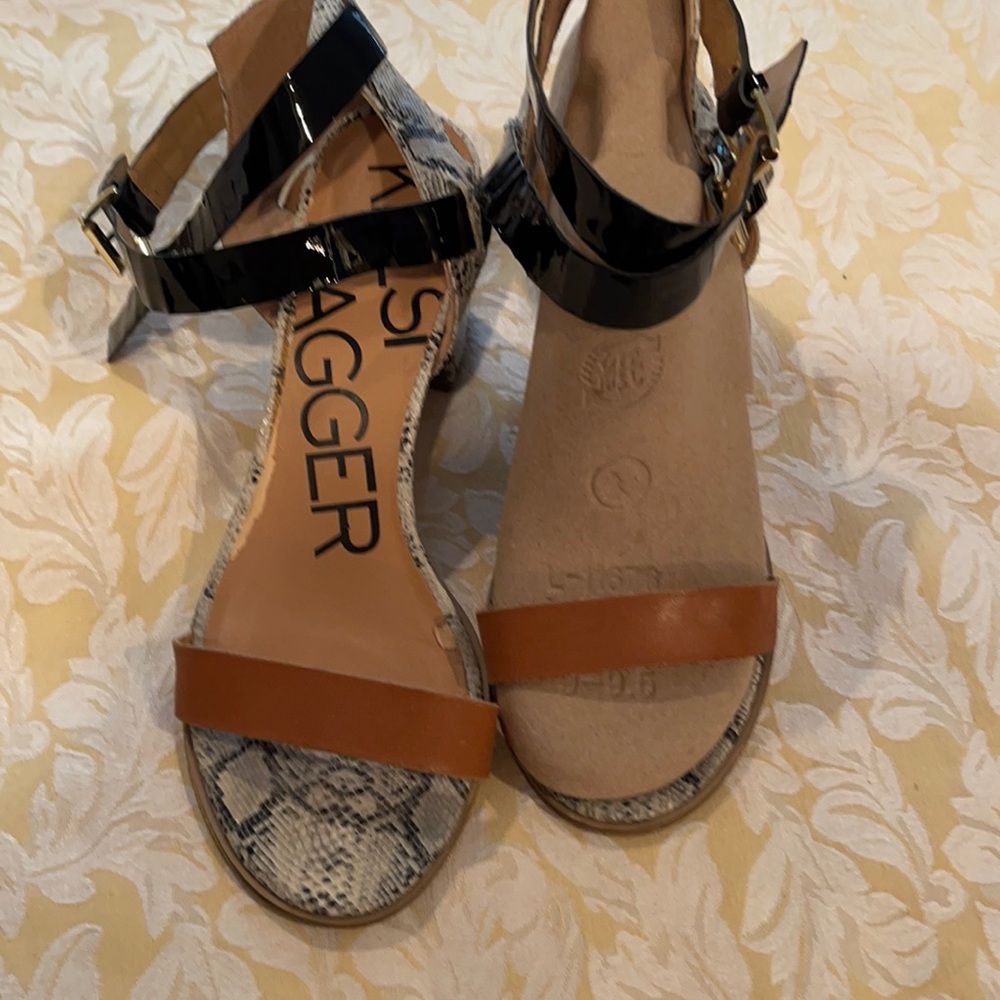 Snakeskin leather print shoes